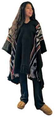 VTG Indian Arts Ecuador 100% Wool Poncho Llama Southwestern Fringe Cape One Size